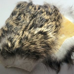 poils de lièvre sur peau (8x6cm)